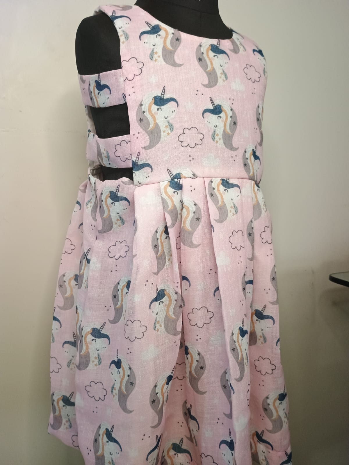 Sleeveless cotton linen unicorn print