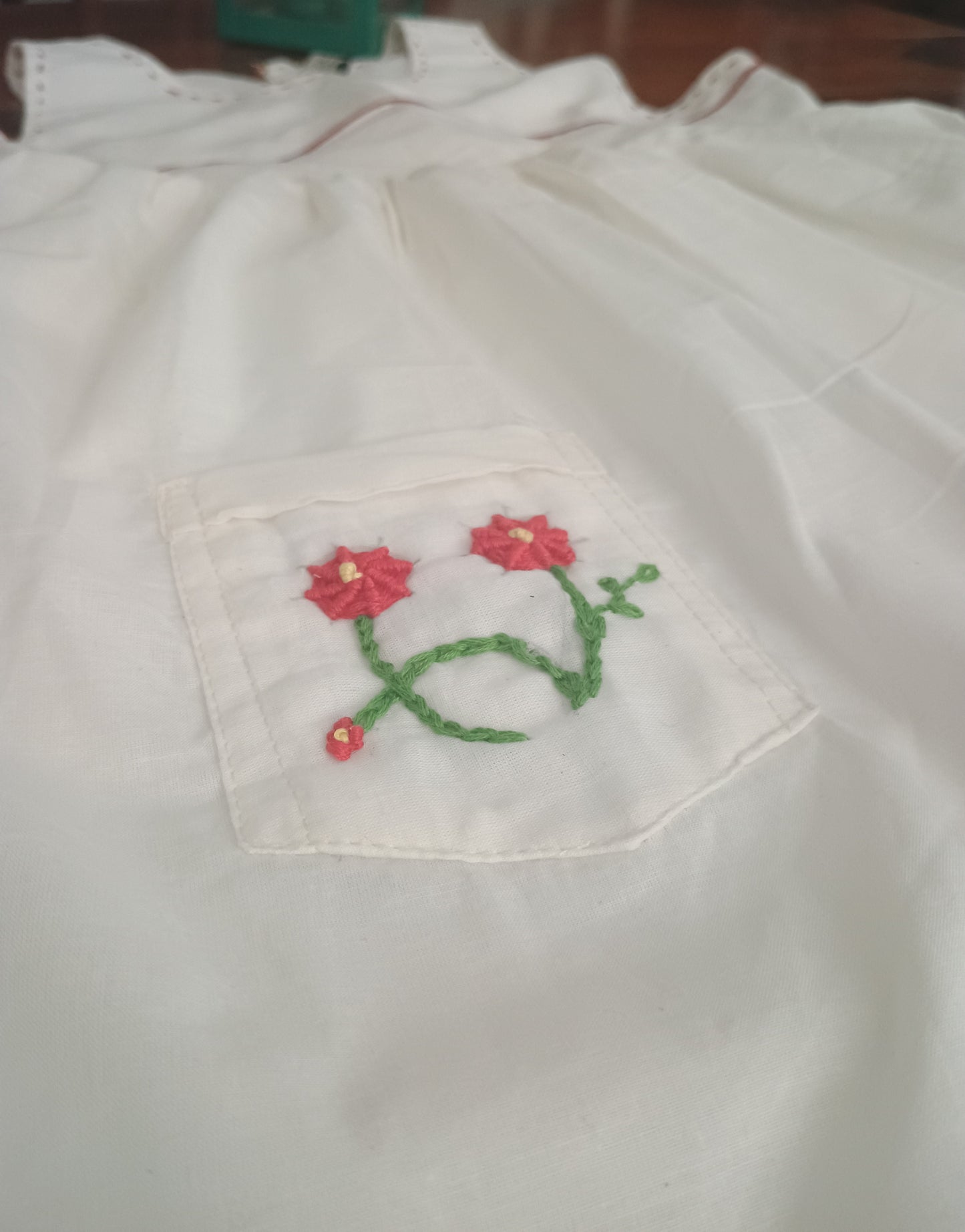 Sleeveless off white cambric with hand embroidery
