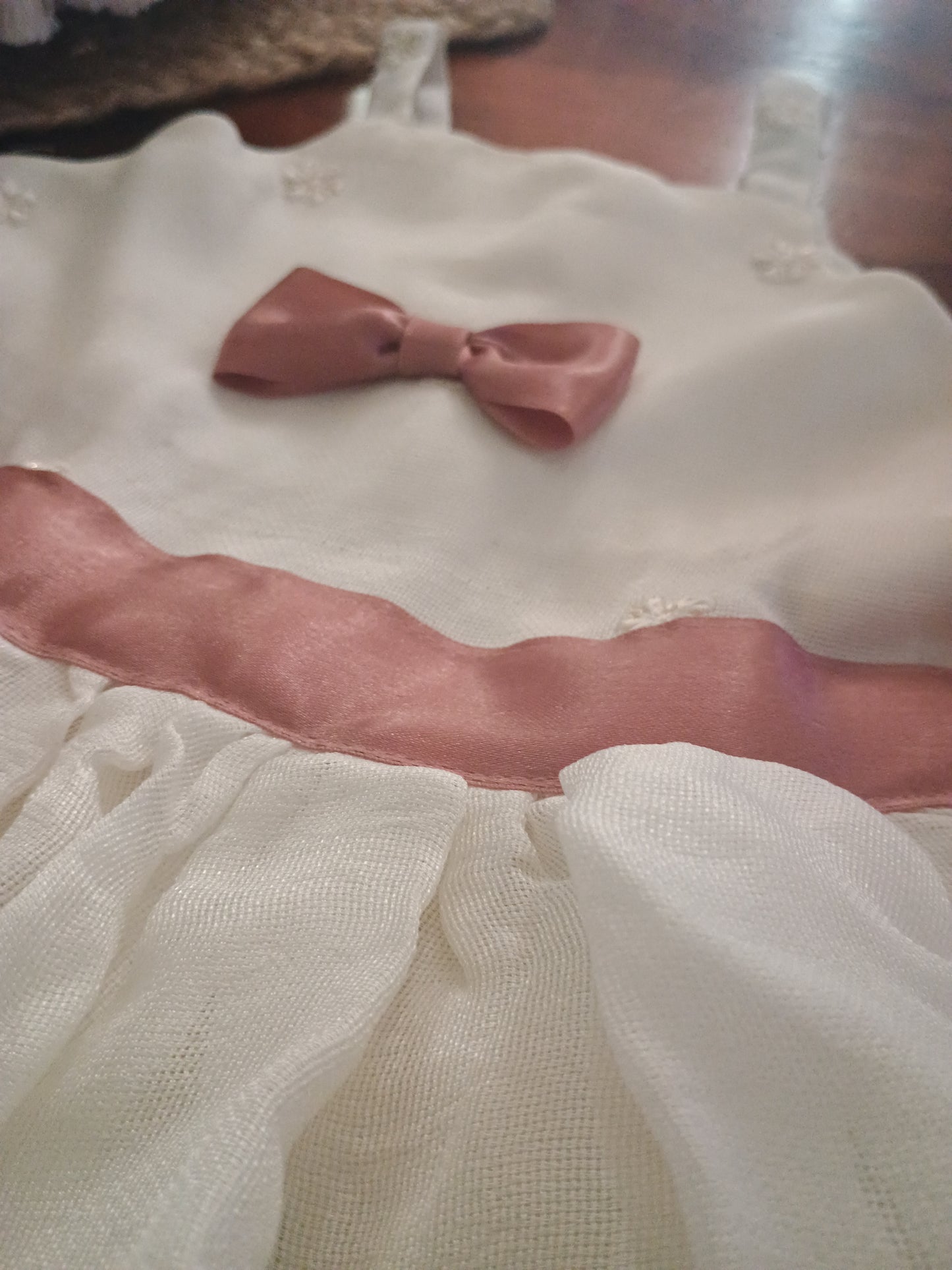 White strappy dress in jute shimmer.