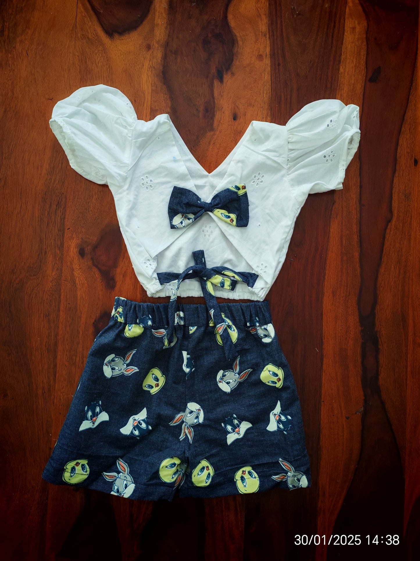 Short puff sleeve crop top with cartoon printed shorts
