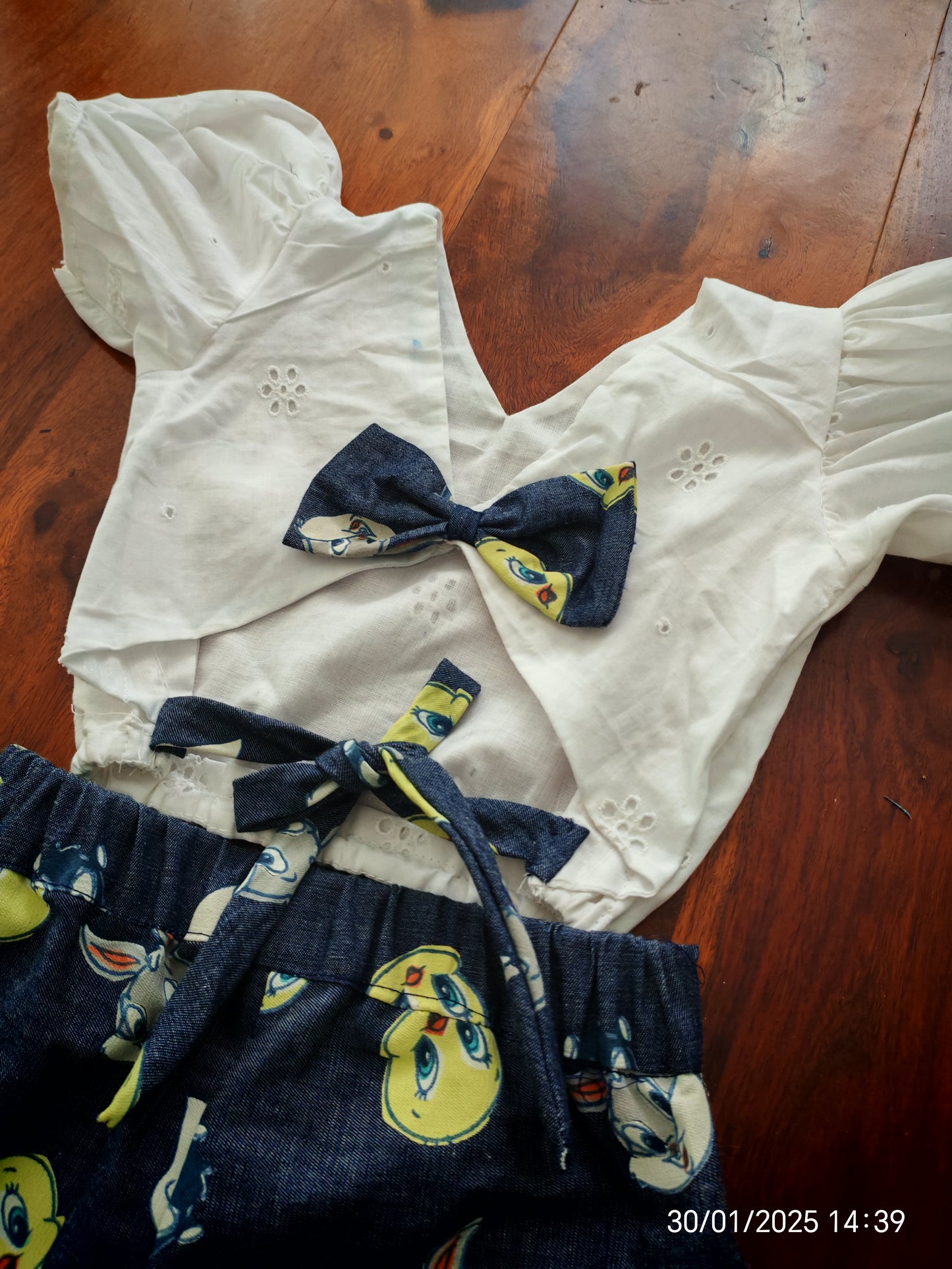 Short puff sleeve crop top with cartoon printed shorts