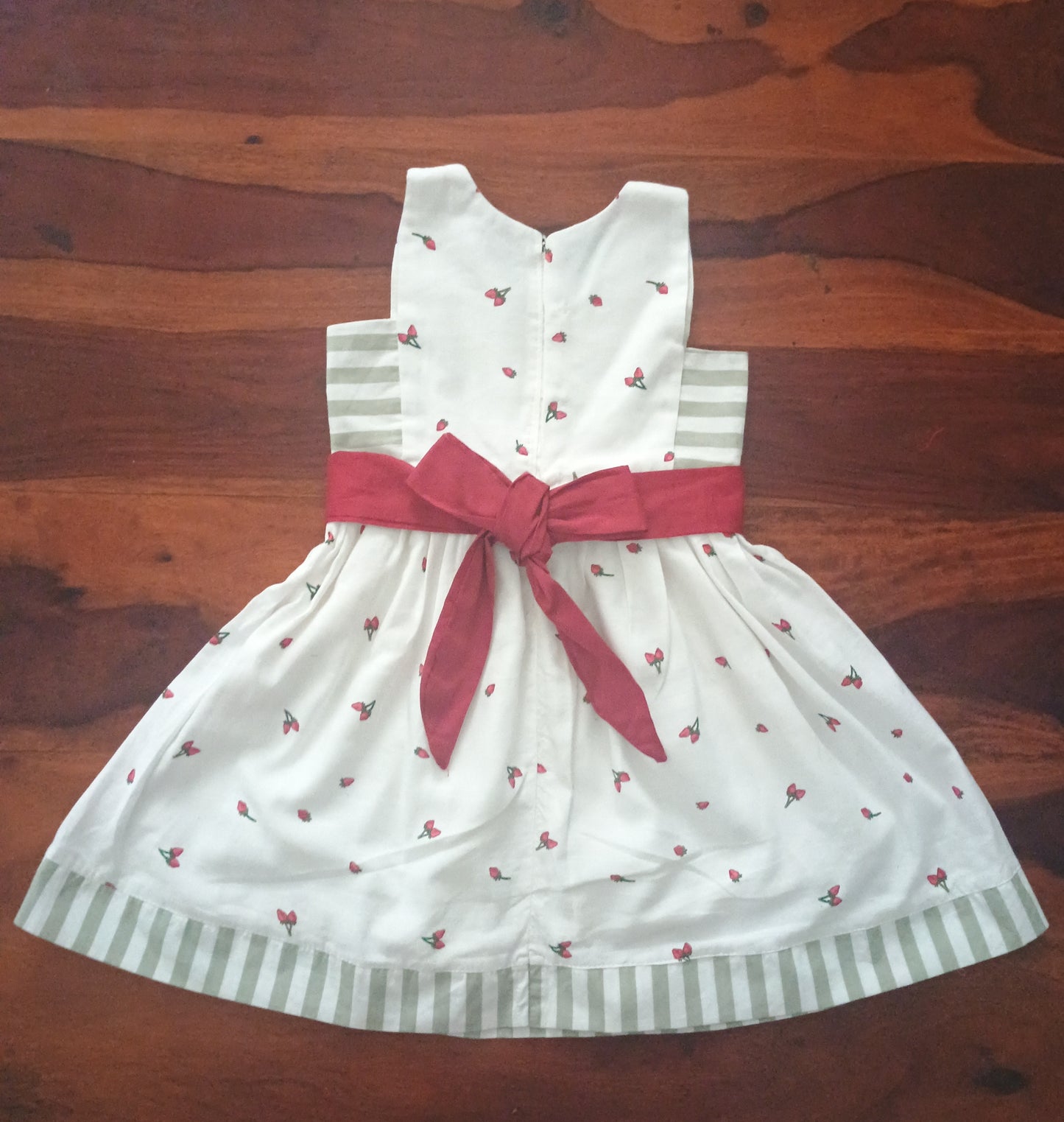 Sleeveless strawberry print cotton dress