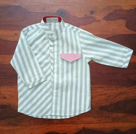 3/4 sleeve green white shirt.