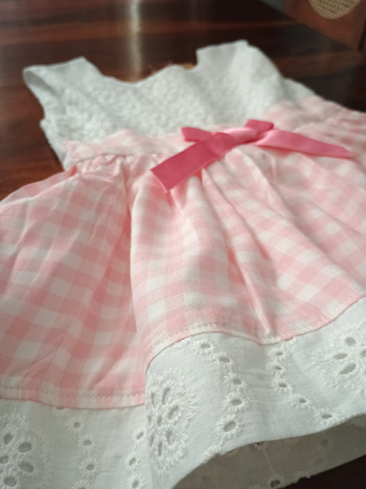 Sleeveless cotton pink checks frock