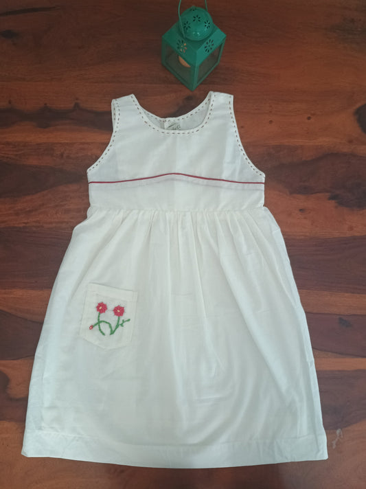 Sleeveless off white cambric with hand embroidery