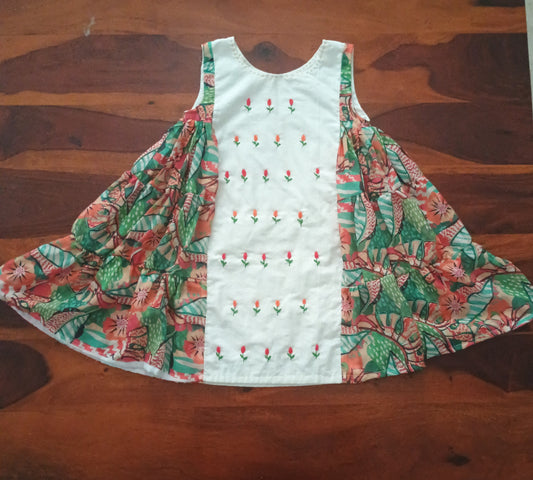 Mul cotton sleeveless with jungle print.